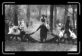 E-Young Jews in the Forest * 1483 x 963 * (480KB)